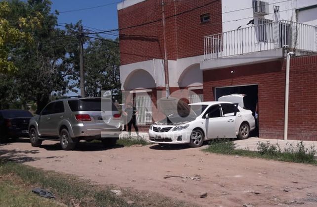El auto utilizado en la zaga criminal fue hallado en una vivienda de barrio Policial.