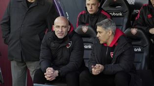 El Gallego Méndez tiene entre manos un Newells que no termina de convencer pero que no perdió en su ciclo. Ahora, el campeón Estudiantes.