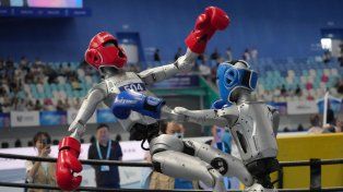 Los robots hacen historia: humanoides chinos batieron récords de atletas