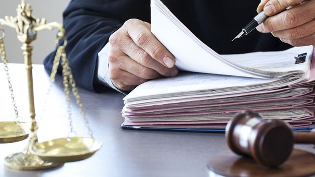 Deberá pagarle $25.000 por no haberla reconocido como hija