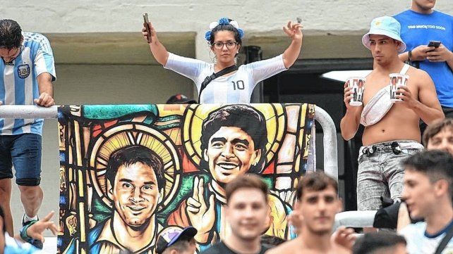 El recuerdo a Diego Maradona en medio de la fiesta de los campeones del mundo.