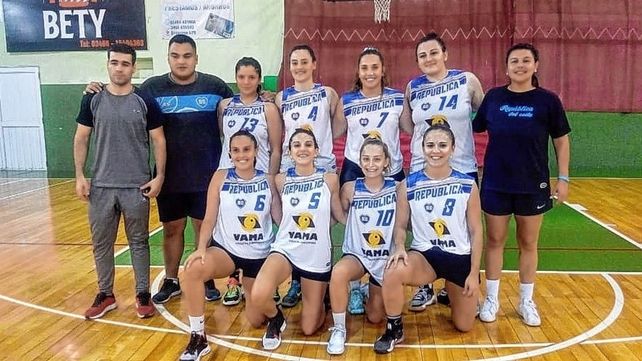 República ganó en Gálvez y es uno de los invictos del Torneo Femenino de Básquet.
