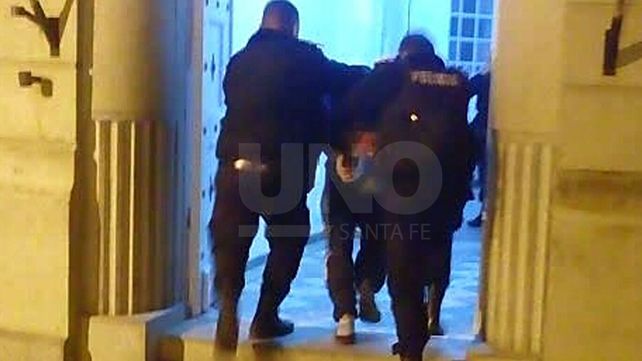 Bº Constituyentes: vecinos detuvieron a un ladrón y se lo entregaron a la Policía