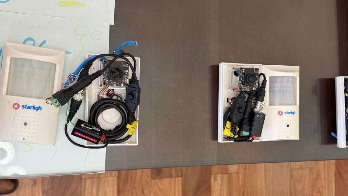 El Gobierno de Entre Ríos denunció el hallazgo de dispositivos de espionaje en oficinas oficiales. El Gobierno de Entre Ríos denunció el hallazgo de dispositivos de espionaje en oficinas oficiales.