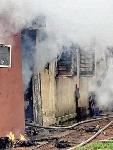 Dos personas debieron ser asistidas tras incendio de vivienda