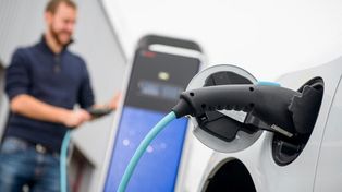 Los autos eléctricos se están consolidando en Europa a gran escala.