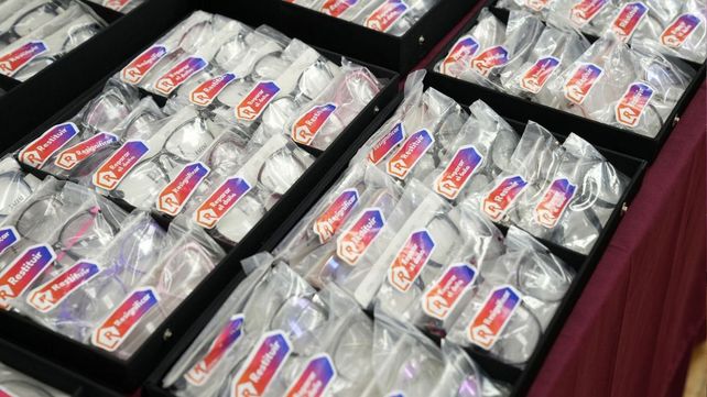 De un decomiso por estafas a un beneficio para jubilados: entregaron marcos de lentes a jubilados