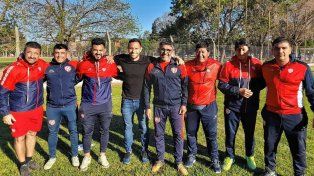 El capitán de Unión, Claudio Corvalán, estuvo junto a los chicos y entrenadores de las divisiones inferiores.