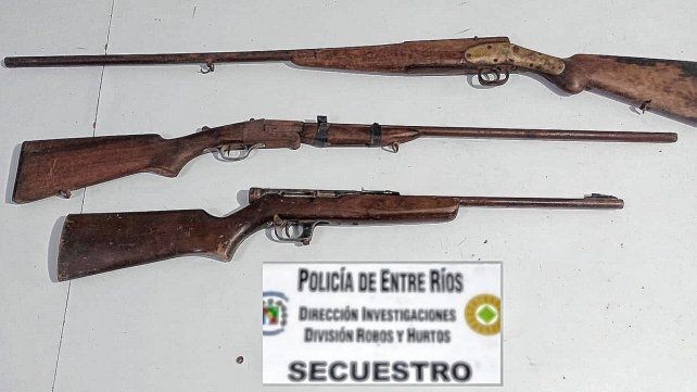 Buscaban elementos de un robo y hallaron además cuatro armas