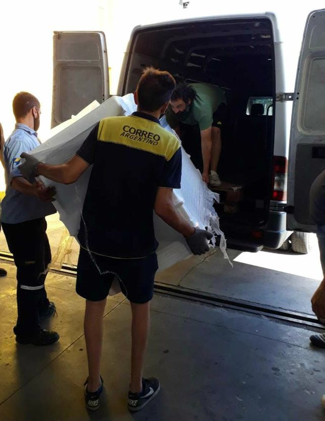 Formaron parte del operativo de reparto unos 100 trabajadores y trabajadoras del Correo oficial.