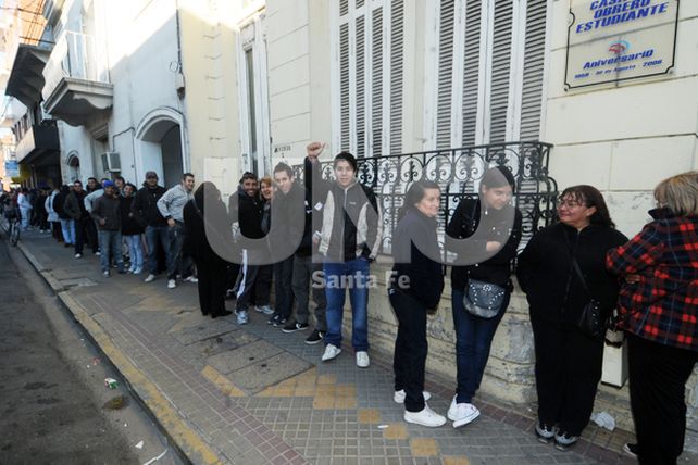 Más de un centenar de personas buscaron sus entradas gratis para el TC2000