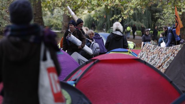 Manifestantes en Londres piden acciones urgentes para contrarrestar el calentamiento global