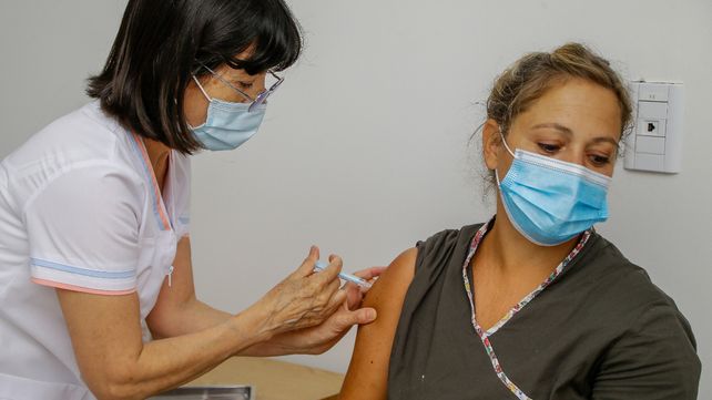 Hubo 6.614 nuevos contagios de coronavirus en Argentina y se notificaron 275 fallecimientos