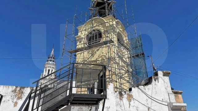 La restauración del histórico reloj del Palacio Municipal desde adentro.