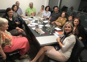 Bioquímicos y farmacéuticos furiosos por una resolución oficial que les quita trabajo