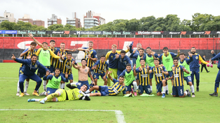 La reserva de Central celebra la gran victoria en el clásico, su triunfo más importante de una campaña que los lleva directo a la disputa del título.