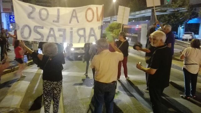 Rosario se manifestó contra los tarifazos con un ruidazo que se escuchó en toda la ciudad