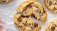 Crumbl cookies: cómo preparar las galletitas virales en casa