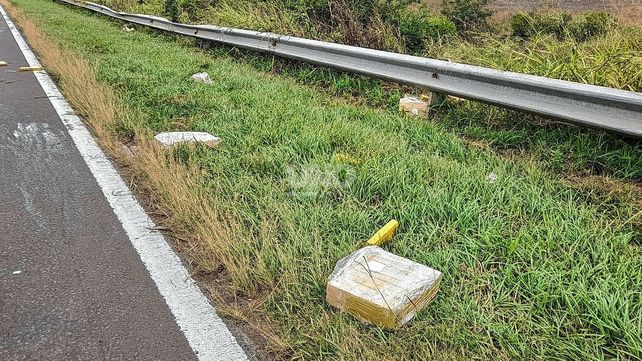 La camioneta quedó abandonada con marihuana en la ruta