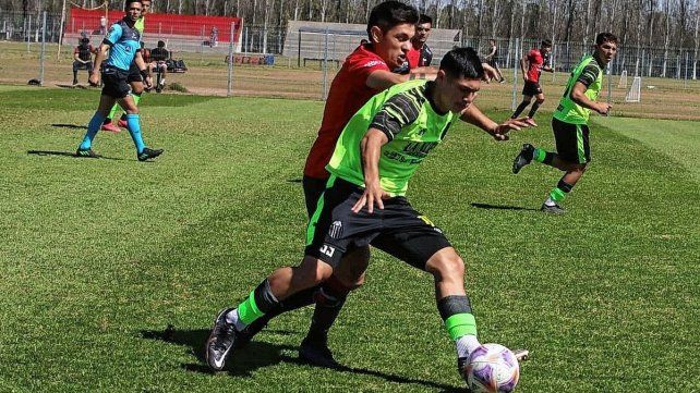 Colón superó sobre la hora a Barracas Central en Santa Fe