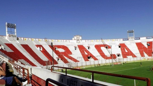 El plantel de Hurac&aacute;n entr&oacute; en pie de guerra por haberes atrasados.