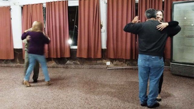 La Asociación Paranaense de Tango y Cultura Popular se reúne los jueves desde las 20:30 en La Rioja y Andrés Pazos&nbsp;