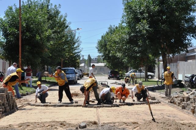 El Municipio realiza 35 cuadras de pavimento articulado en 10 barrios