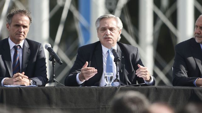 El Presidente Alberto Fernández viajó a Santa Fe para dar inicio a las obras de ampliación de las plantas potabilizadoras de agua de Santa Fe y Rosario. Habló del gasoil
