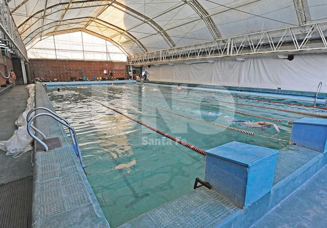 Natatorio. La pileta de 25 metros climatizada se encuentra en óptimas condiciones./ Manuel Testi.
