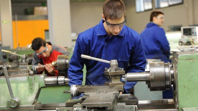 Estudiantes del Profesorado de Educación Técnico Profesional de diferentes puntos de la provincia denuncia un “brutal recorte nacional a la educación técnica”
