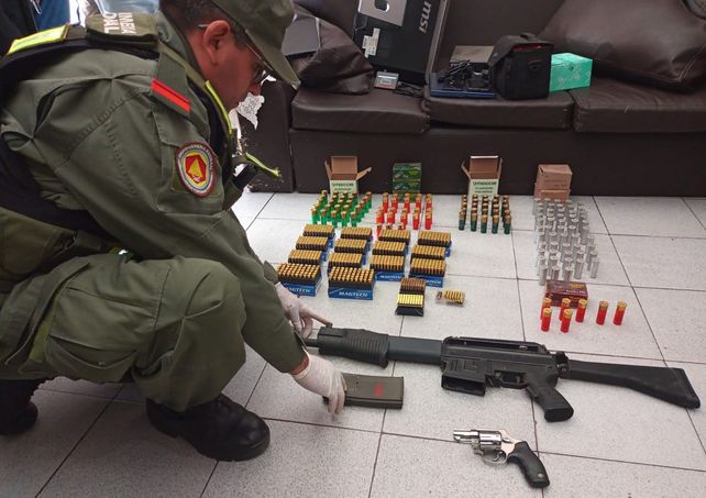 Armas y municiones secuestradas en el marco de los allanamientos sobre familias gitanas y una franquicia de la banda de Los Monos.