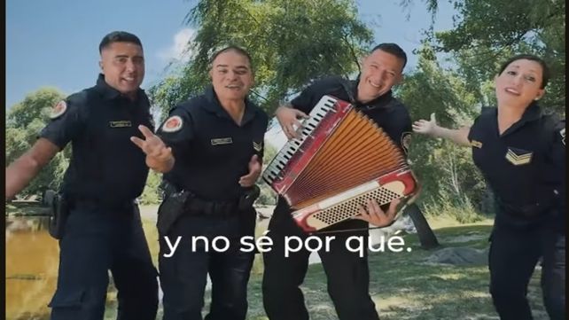 La Polcía de Córdoba se volvió viral con un video de un cover de Valentino Merlo