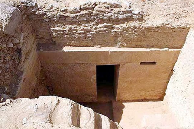 Descubren tumba faraónica de 4.000 años en Egipto