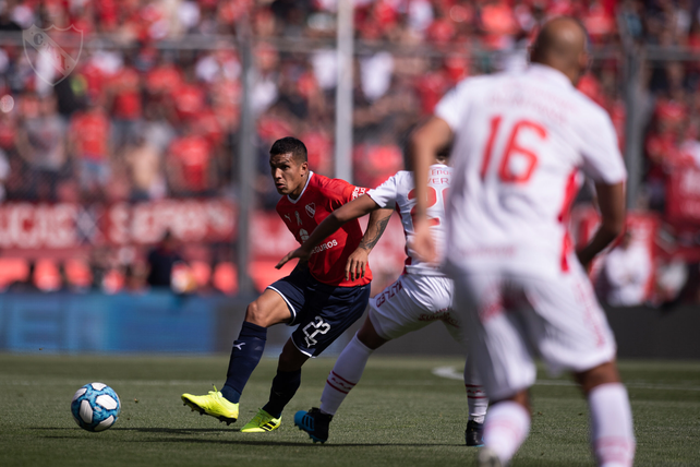 Argentinos e Independiente se ven las caras en La Paternal