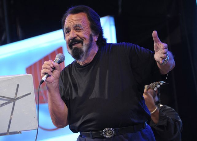El cantante tiene 90 años y 57 discos solistas.