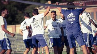 Scaloni paró dos equipos y Armani entrenó diferenciado