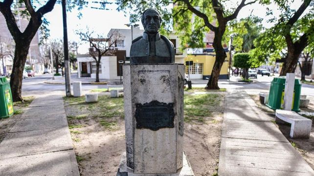 Busto de Artigas en la Plazoleta con su nombre