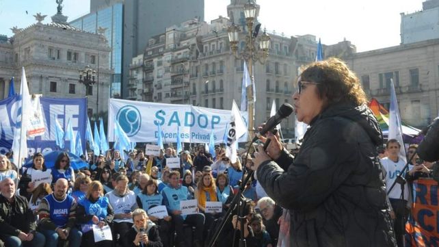 La titular de la Ctera, Sonia Alesso, en una movilización frente al Congreso.
