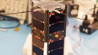 Sube al espacio el primer nanosatélite argentino, llamado Capitán Beto por Spinetta
