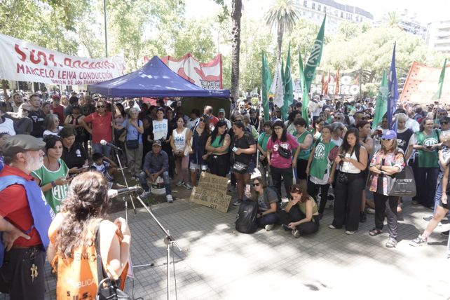 La concentración rosarina se desarrolló en la plaza San Martín.