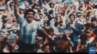El videoclip de la canción oficial de Qatar 2022, de Trinidad Cardona, Davido y Aisha, comienza con una imagen de Diego Maradona