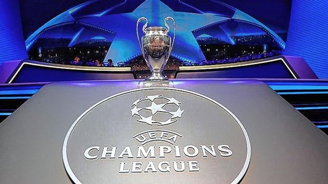 La UEFA impulsa la creación de una nueva Liga de Campeones para enfrentar a la Superliga. 