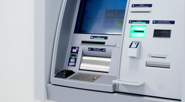 Aumenta el tope de extracción de dinero en efectivo en los cajeros automáticos