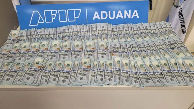 Condenaron a una pareja por intentar ingresar al país con 50.000 dólares sin declarar&nbsp;