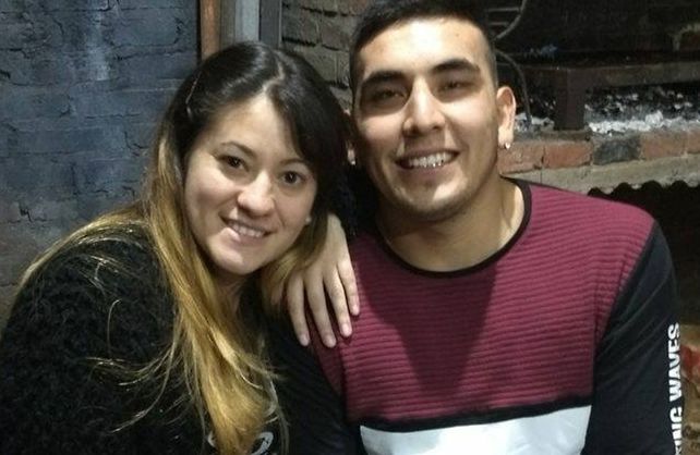 Daiana Sosa junto a su pareja