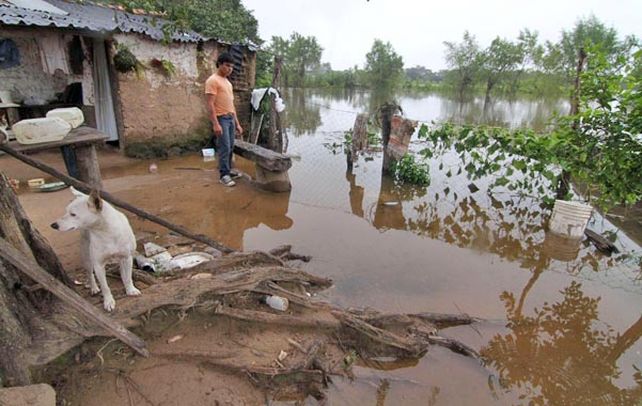 Por la creciente del río Paraná, comienzan a relocalizar familias