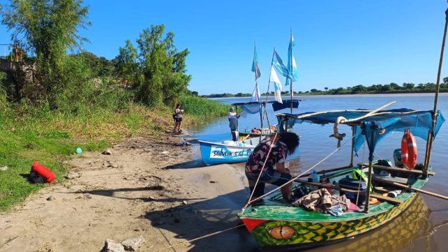 Remada en defensa del río Paraná: la travesía llega a la capital entrerriana