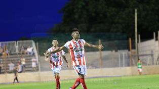 Atlético Paraná goleó en el Mutio y es puntero de la Zona 3