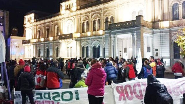 El gremio de trabajadores estatales se sumó a la defensa del Iosper. El secretario General de ATE anunció que continuarán las medidas de la Intersindical
