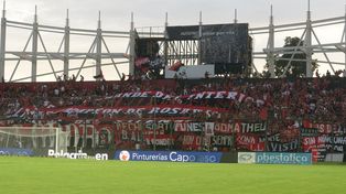 Los hinchas de Newells coparon una de las tribunas del Cementerio de los Elefantes en una de sus presentaciones por Copa Argentina.
